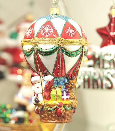 La collezione di decorazioni natalizie in vetro soffiato