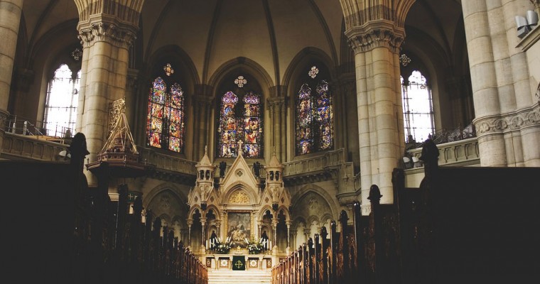 Arredi sacri: tipici arredi di ogni chiesa cristiana