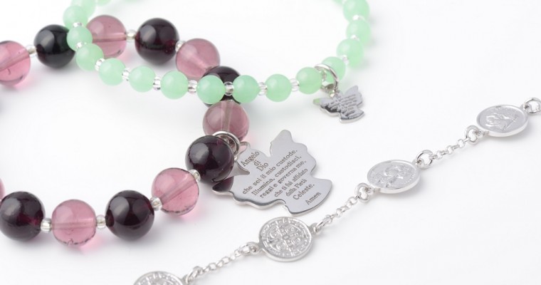 7 tipi di bracciali religiosi da indossare con stile