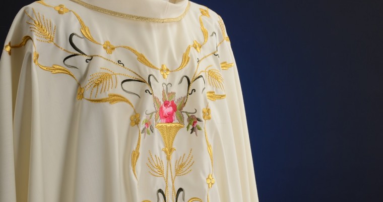 Come scegliere la casula sacerdotale