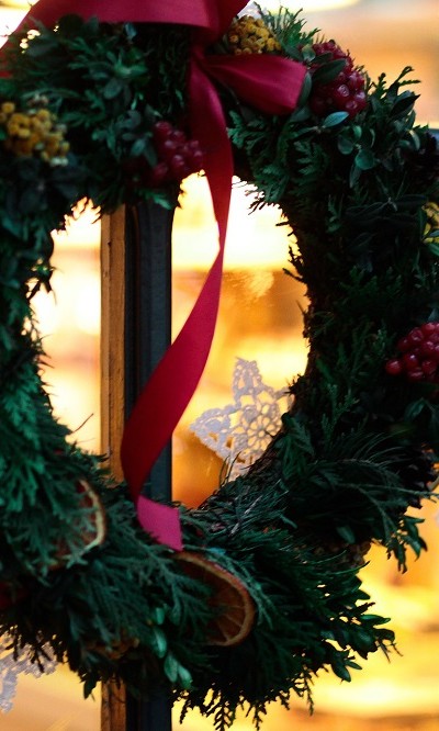 10 decorazioni natalizie fai da te per finestre