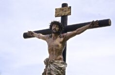 Perchè Gesù in croce è un simbolo così importante per i cattolici?
