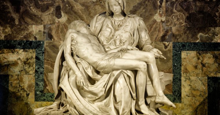 La Pietà di Michelangelo Buonarroti: storia e descrizione di una una delle opere più belle al mondo