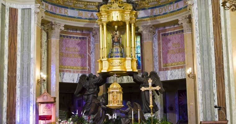 La Madonnina di Tindari: la Madonna nera e il suo santuario sul mare