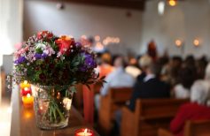 come si svolge un funerale cattolico