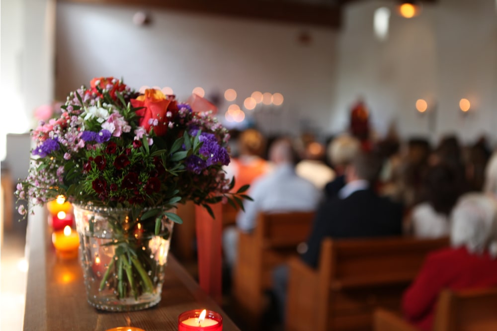 Come si svolge un funerale cattolico