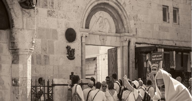 Via Dolorosa: le 14 installazioni in bronzo raffiguranti le scene della Passione