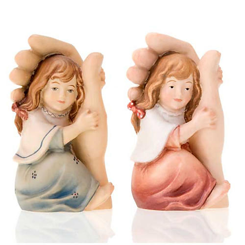 mano di dio accoglie bimba