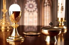 Calici, pissidi e patene: come pulire gli accessori liturgici