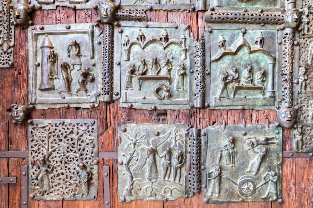 Basilica di San Zeno: le formelle in bronzo del suo famoso portale