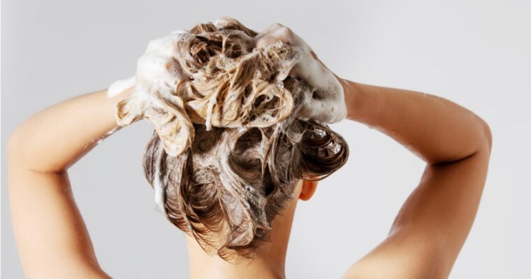 Shampoo allo zolfo: benefici e quando usarlo