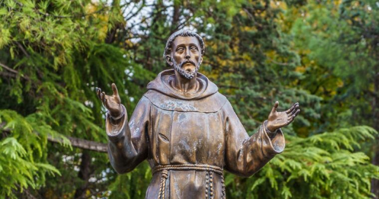 Attributi iconografici dei santi: come riconoscerli subito