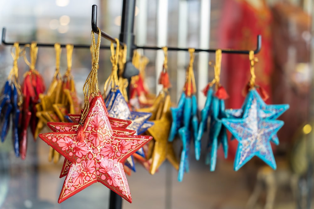 Palline di Natale in cartapesta: decorazioni dal design unico
