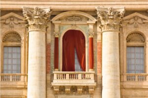 Cosa succede alla morte di un Papa: tutte le fasi dal decesso all’elezione del successore