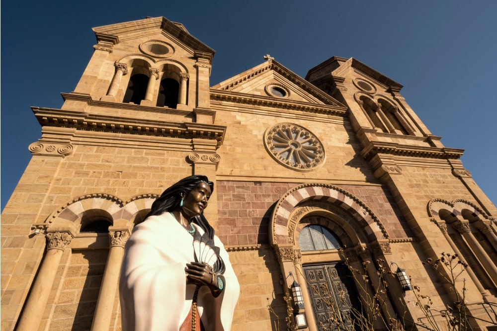 Santa Kateri Tekakwitha: il giglio dei Mohawk e la sua straordinaria testimonianza di fede