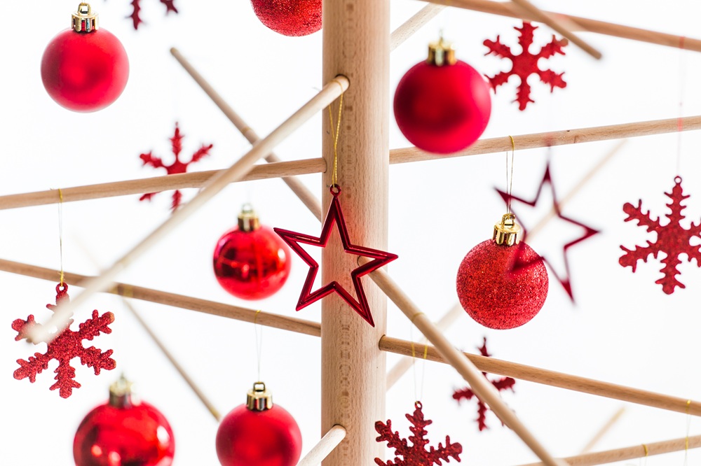 Alberi di Natale in legno: la tendenza naturale che conquista le feste