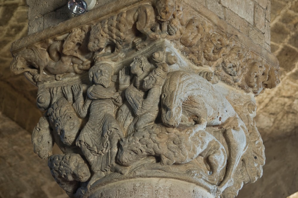 Daniele nella fossa dei leoni: storia di un profeta che sopravvive per fede