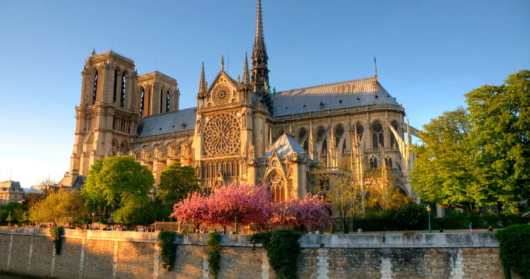 Notre-Dame de Paris: arte, fede e storia di un monumento eterno