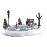 victorian skaters 4.5v accessorio da tavolo lemax caddington village 20x28x13 cm 94527